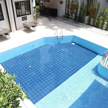 Derin Luxury Hotel 2*