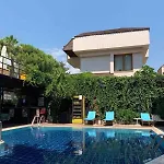 Derin Luxury 酒店 凯梅尔