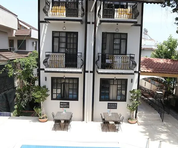 Derin Luxury Hotel 2*